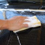 シミや傷を防ぐ洗車後の水滴拭き上げの方法とは？コツやオススメ拭き上げグッズも紹介　